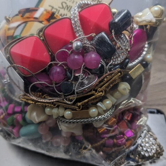 Jewelry Lot 4+ lbs 1140 Wearable Sellable Mystery Lot Free Shipping - Picture 3 of 6